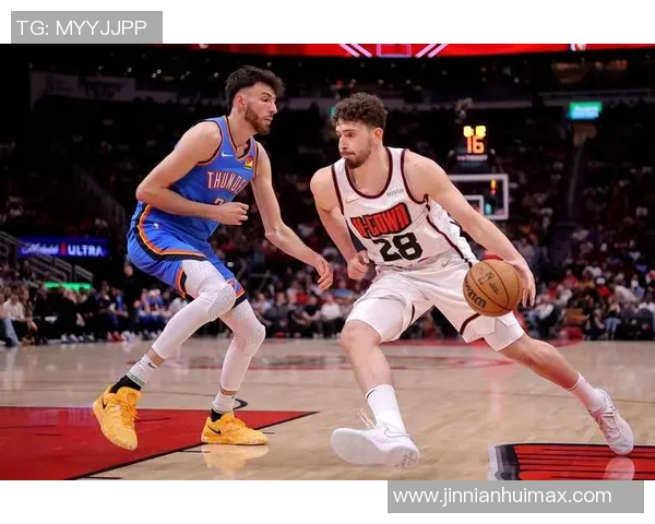 邓利维谈库明加续约事件称训练营内未见任何影响 邓利维谈库明加续约事件称训练营内未见任何影响