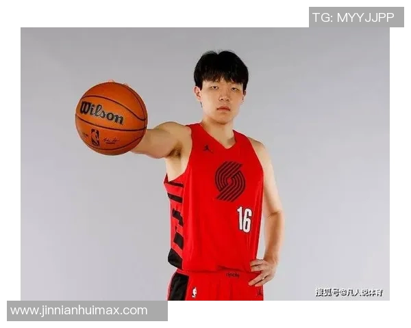 青岛记者点评杨瀚森表现需提升体能挑战仍在后方等待 青岛记者点评杨瀚森表现需提升体能挑战仍在后方等待