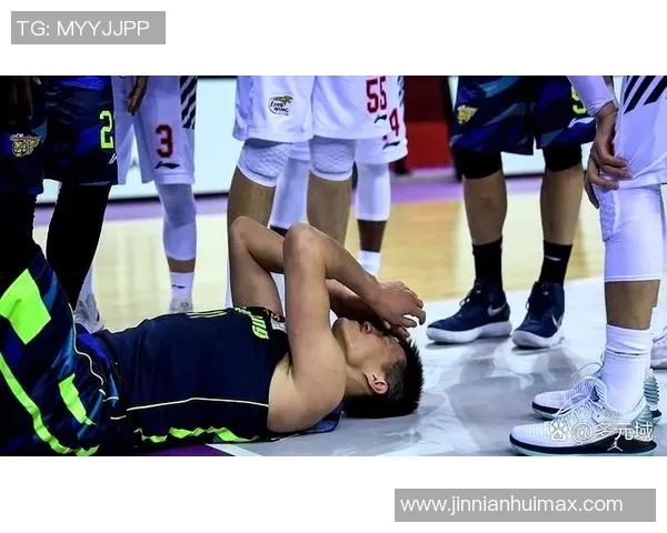 深圳篮球队教练组重组周鹏重返球员阵容郑永刚担任助教顾全球员兼任助教 深圳篮球队教练组重组周鹏重返球员阵容郑永刚担任助教顾全球员兼任助教