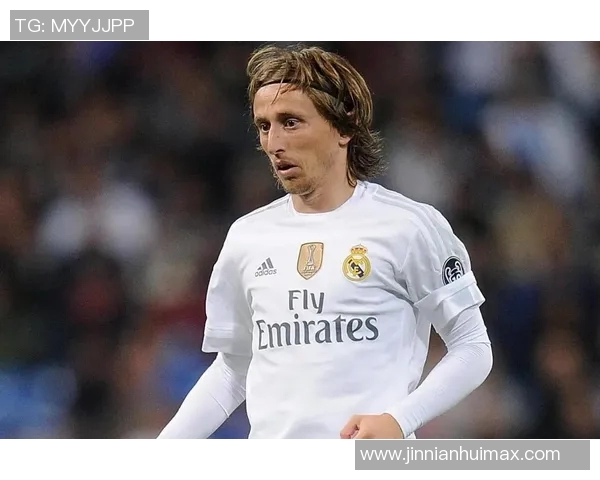 西媒报道莫德里奇希望在皇马退役并主动提出多种降薪方案 西媒报道莫德里奇希望在皇马退役并主动提出多种降薪方案